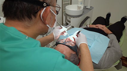 関口歯科診療所の治療風景1